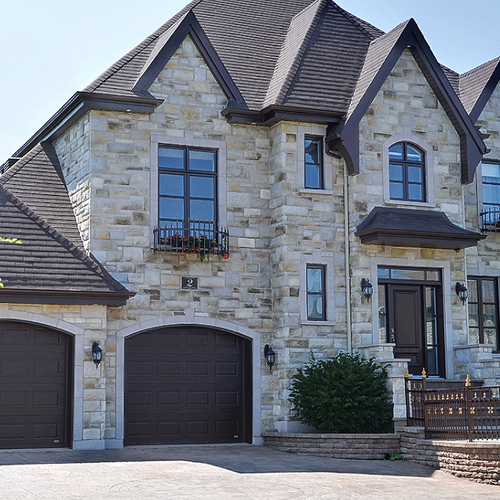 Informez-vous de nos différents produits marketing pour courtiers immobiliers au 450-434-2155 ou sans frais au 1-888-443-2155